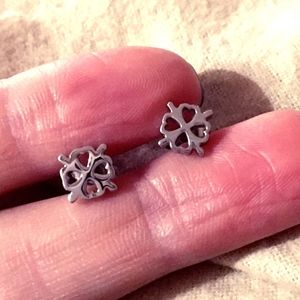 🎁 High Polish Surgical Steel Flower Ear Studs